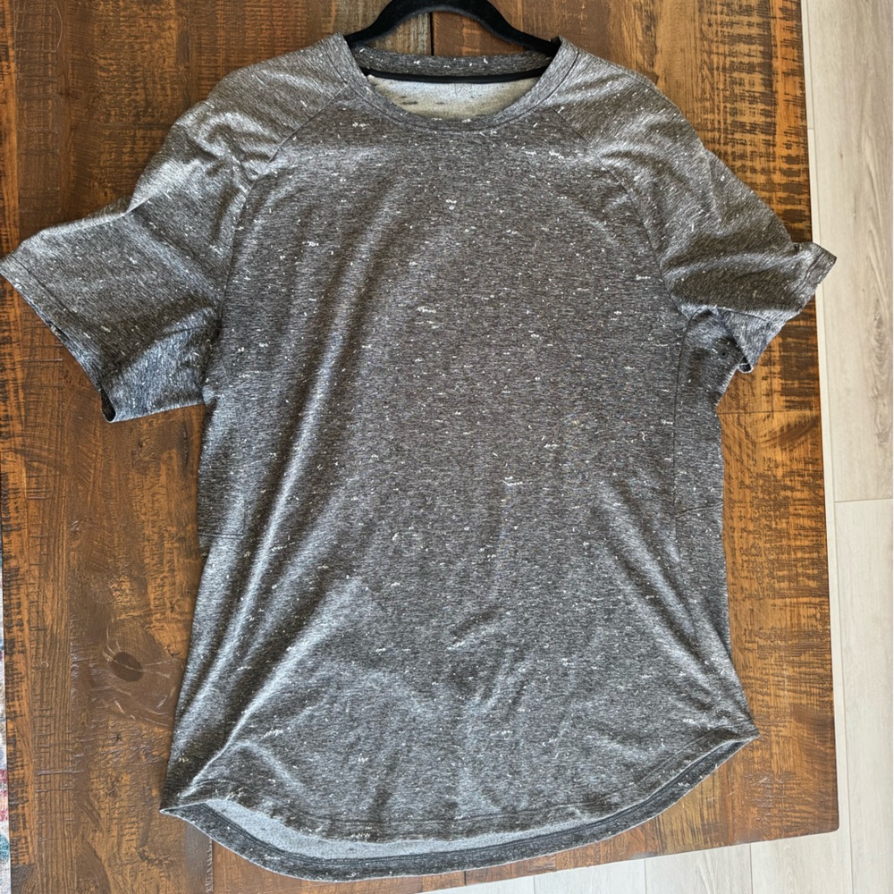 Men’s Lululemon athletic tee